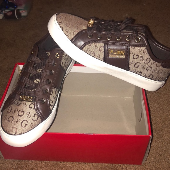 Brand new never worn shoes by guess - Picture 3 of 4